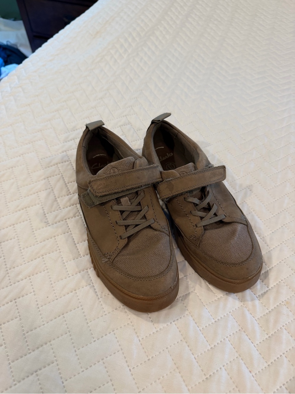 Clarks Men's Brown Velcro Lace Sneakers